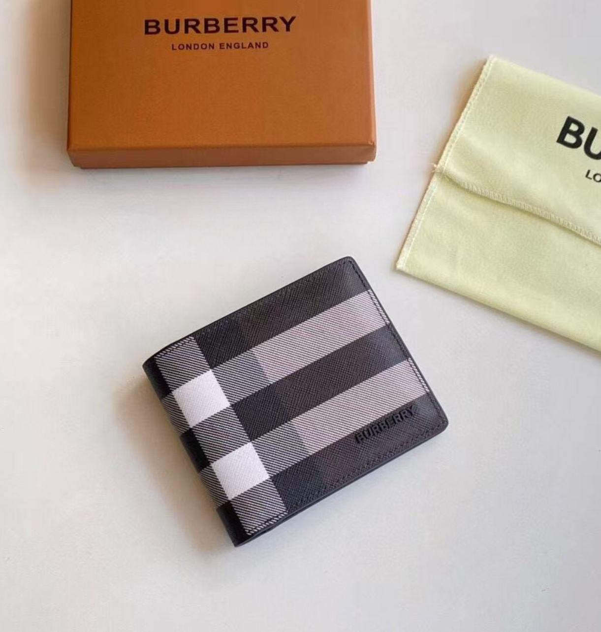 1 ארנק BURBERRY - Image 1