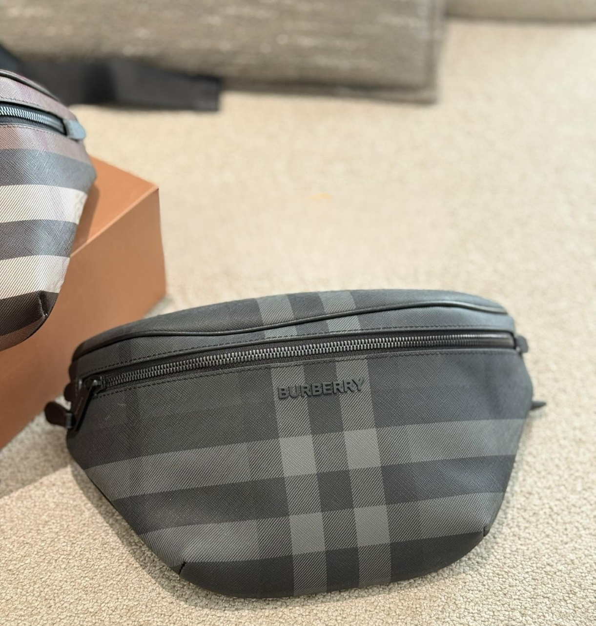1 פאוץ BURBERRY - Image 1