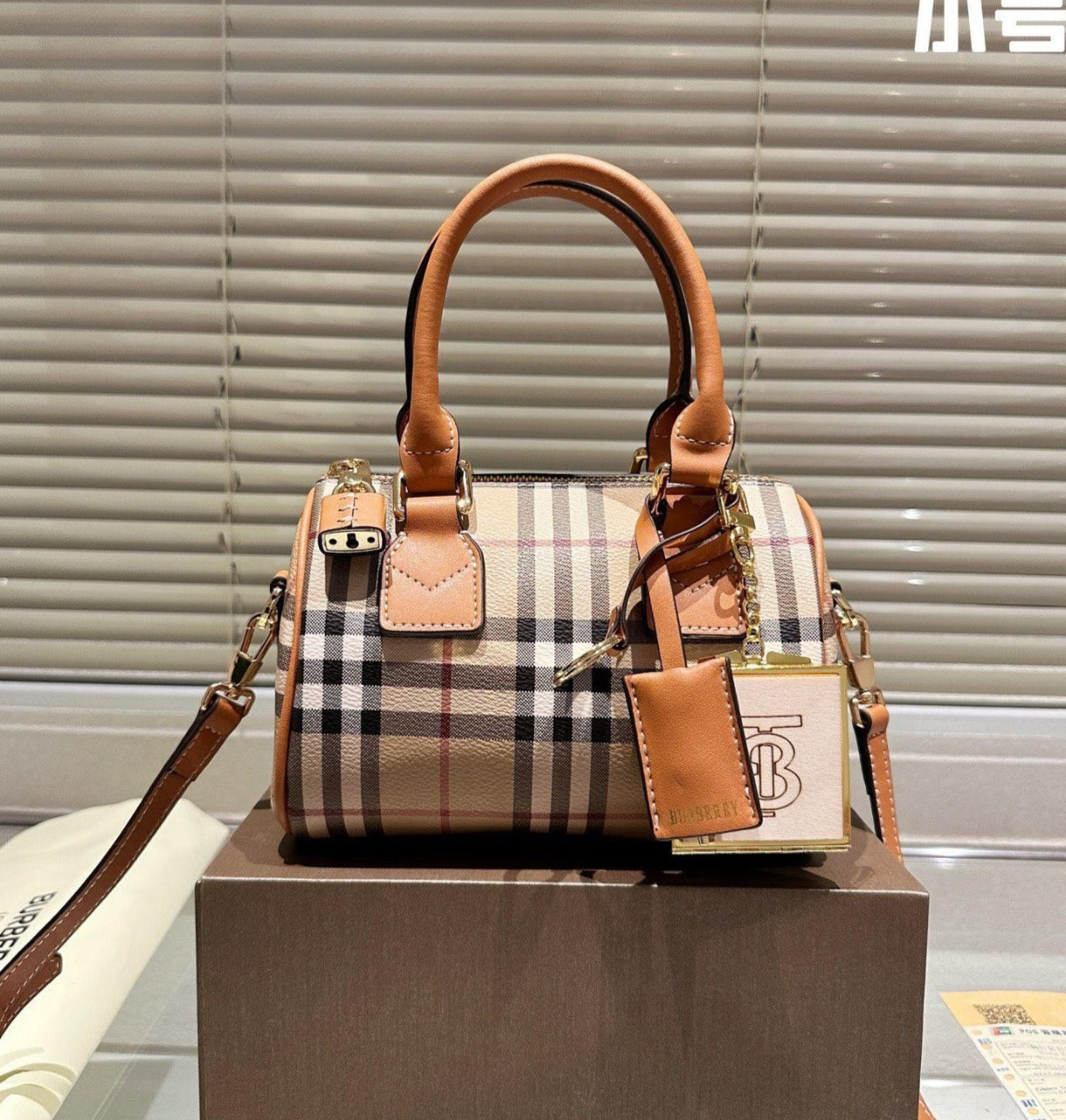 2 תיק BURBERRY - Image 1