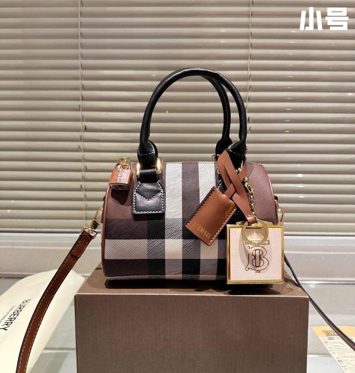 3 תיק BURBERRY - Image 1