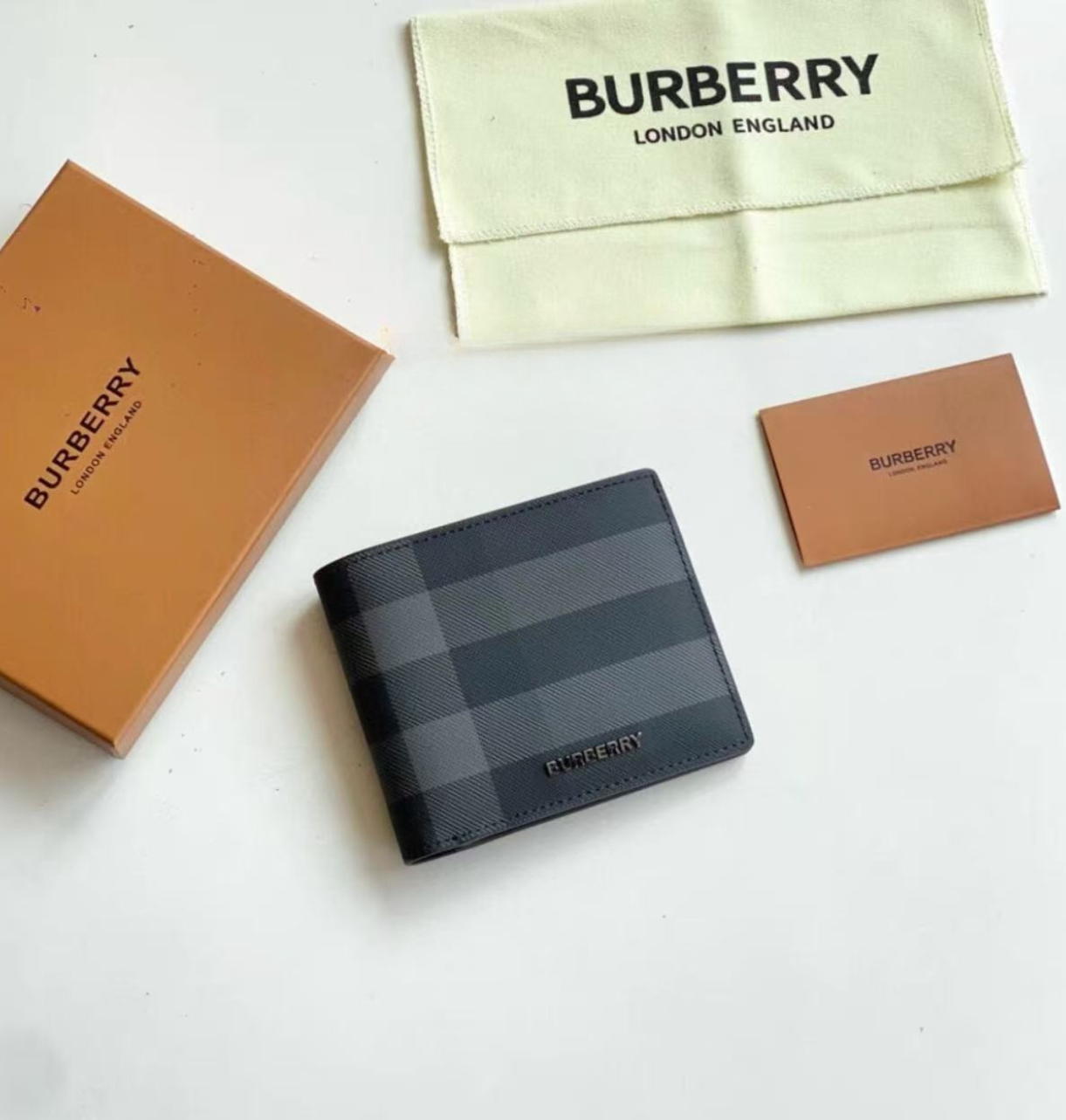3 ארנק BURBERRY - Image 1