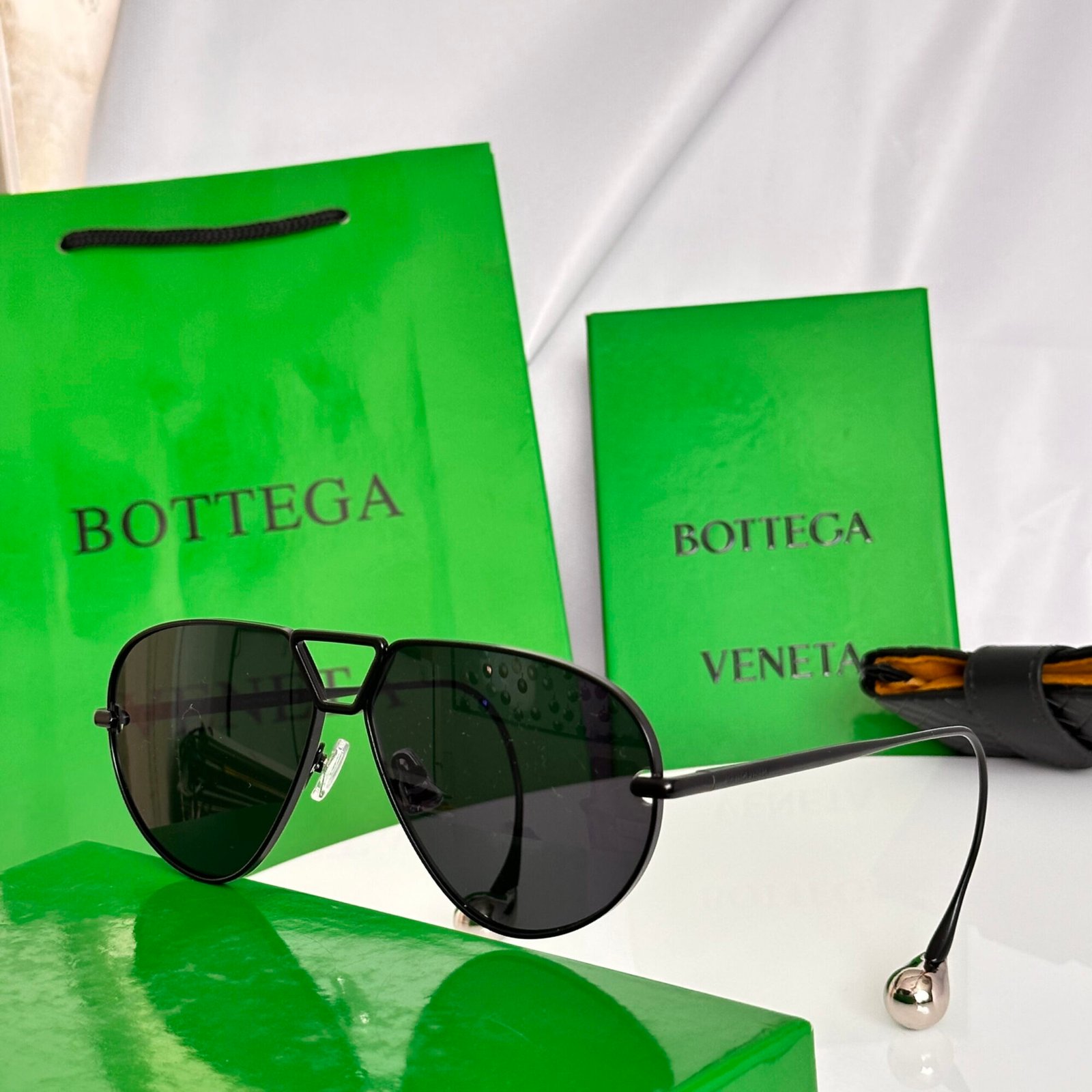 4c2ee0ec bottega veneta BV1437s - Image 1