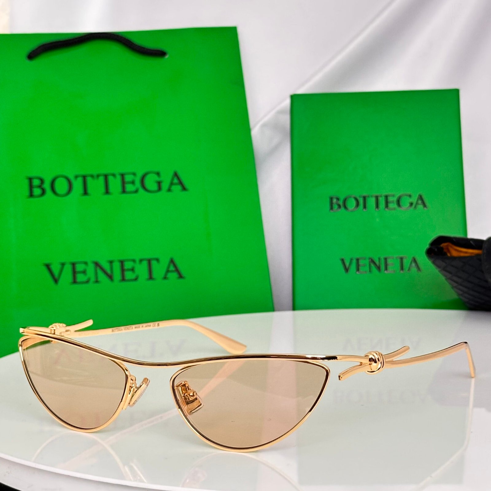 87591f93 bottega veneta BV2890S - Image 1