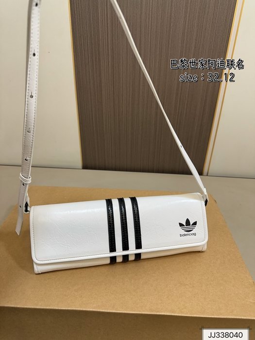 תיק BALENCIAGA x ADIDAS