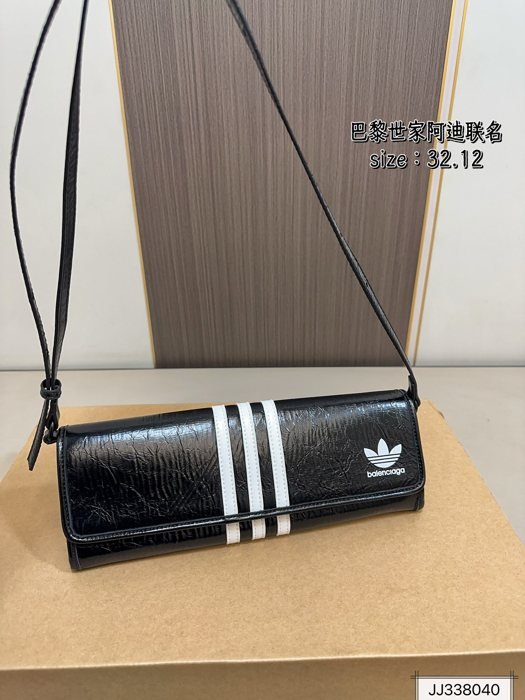 תיק BALENCIAGA x ADIDAS
