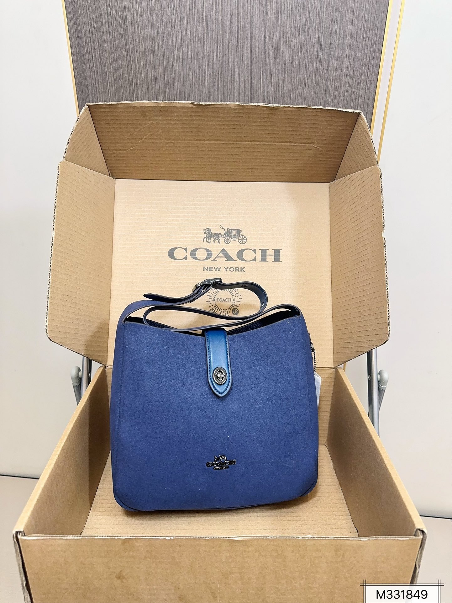 PS3077 COACH PS3077